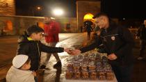 Berat Gecesi’nde Kandil Simidi ve Şerbet Dağıtıldı